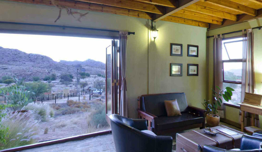Klein-Aus Vista Desert Horse Inn Exterior foto