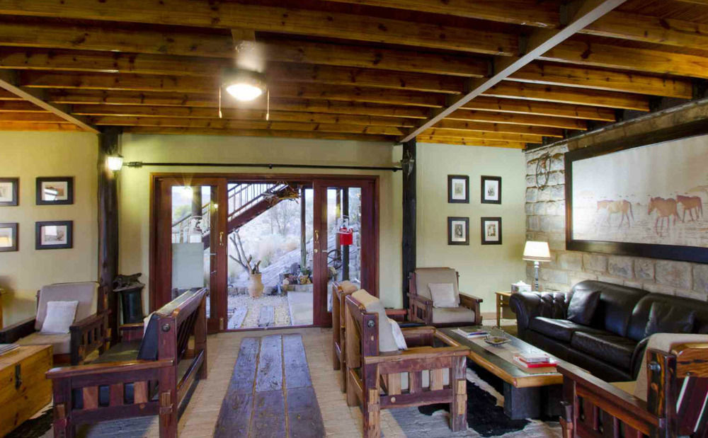 Klein-Aus Vista Desert Horse Inn Exterior foto